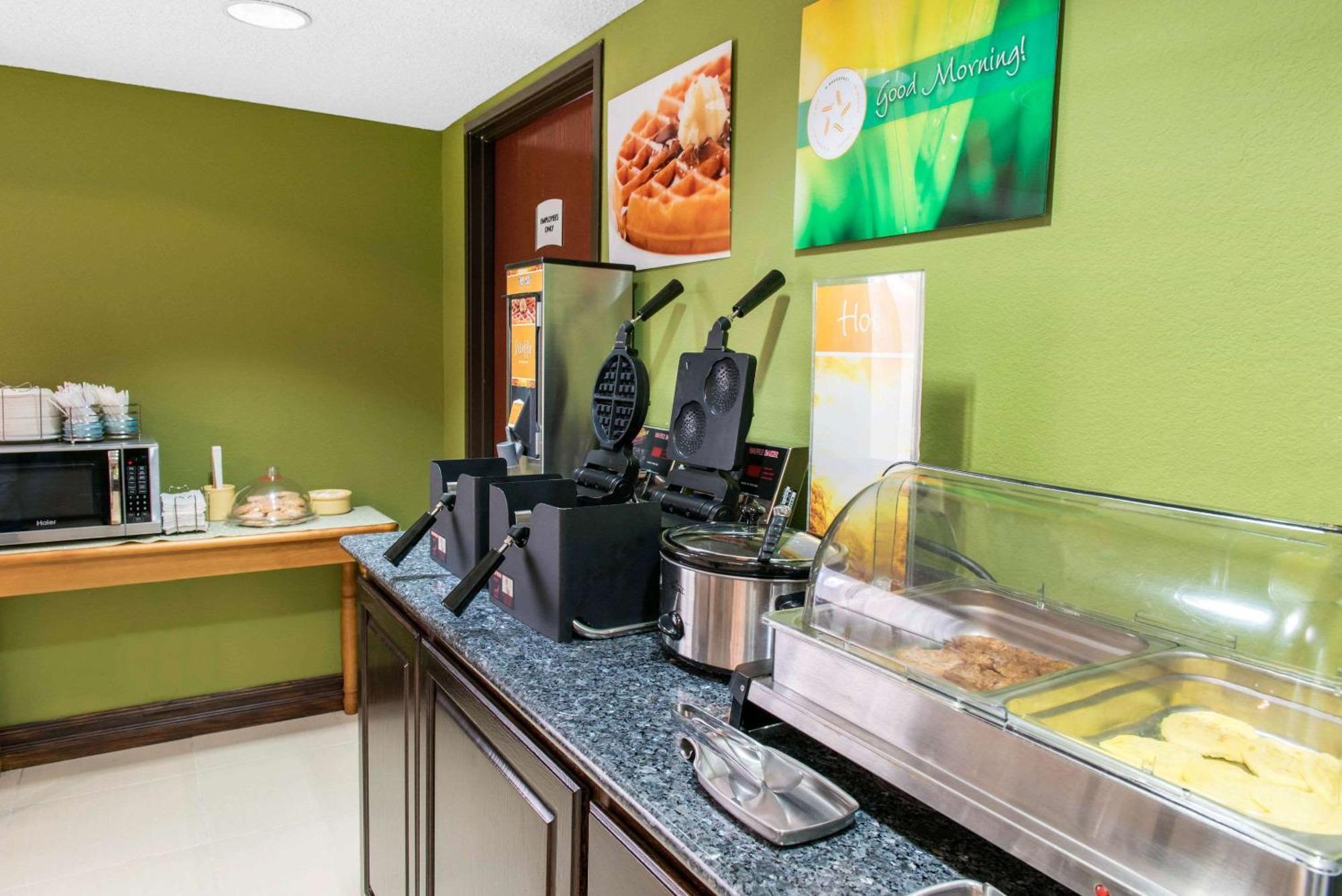 Quality Inn & Suites Anderson I-69 מראה חיצוני תמונה